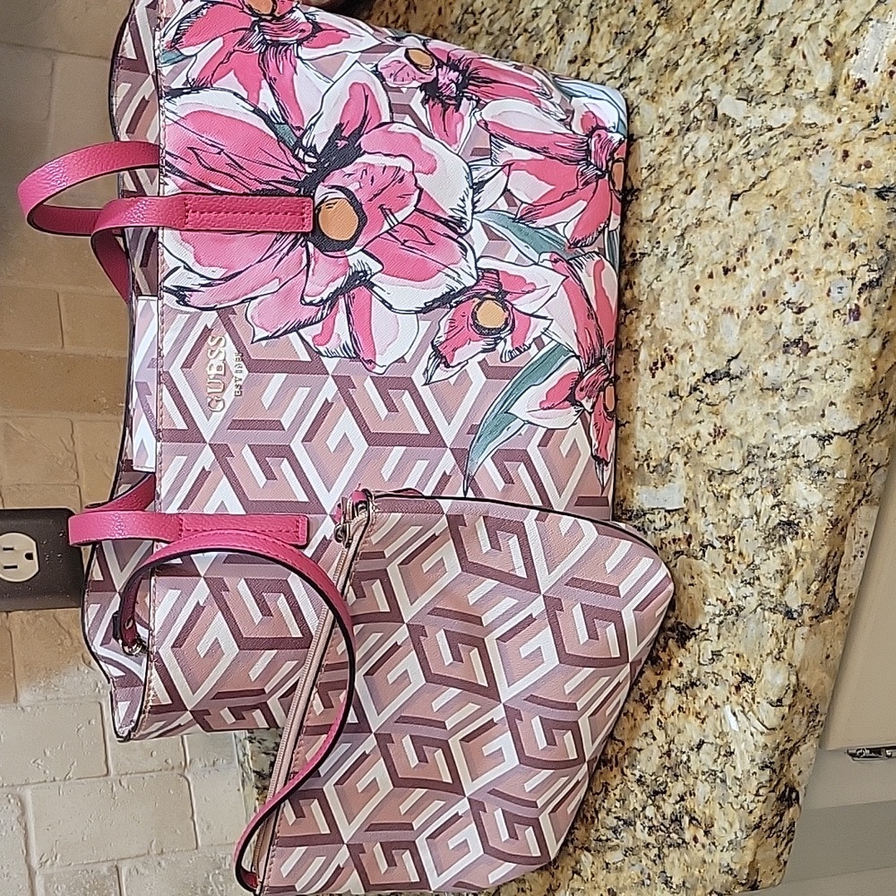 Guess Rare Floral Tote W/ Matching Zip Pouch